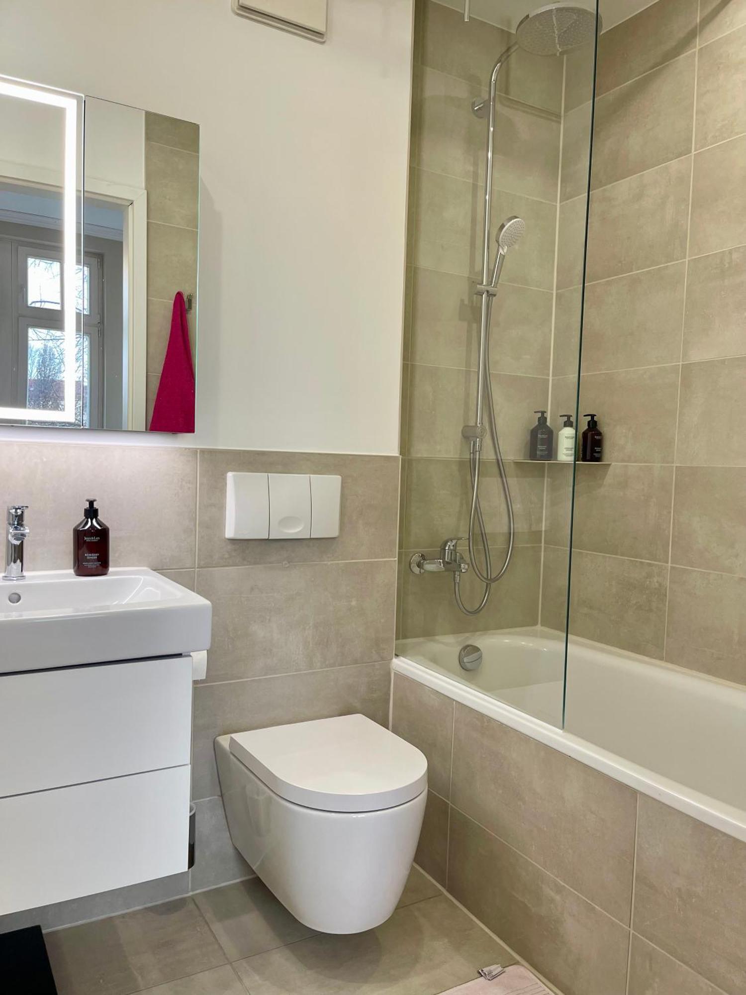 Traber 1 Sz Balkon 2 Baeder Suedvorstadt Apartment *